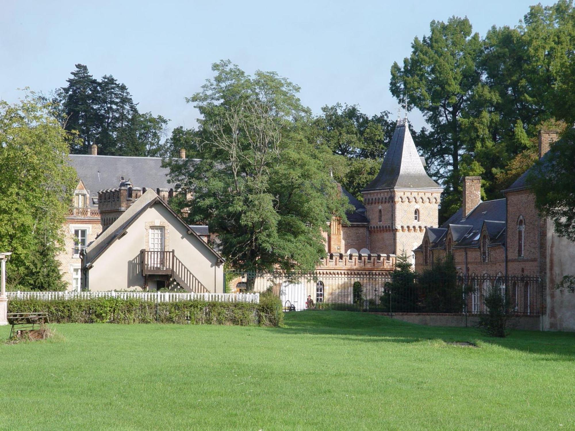 Hostellerie Du Chateau Les Muids La Ferté-Saint-Aubin Esterno foto