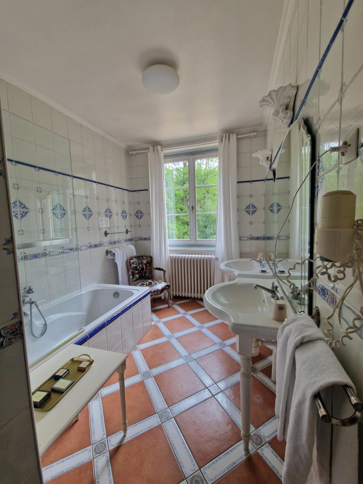 Hostellerie Du Chateau Les Muids La Ferté-Saint-Aubin Esterno foto