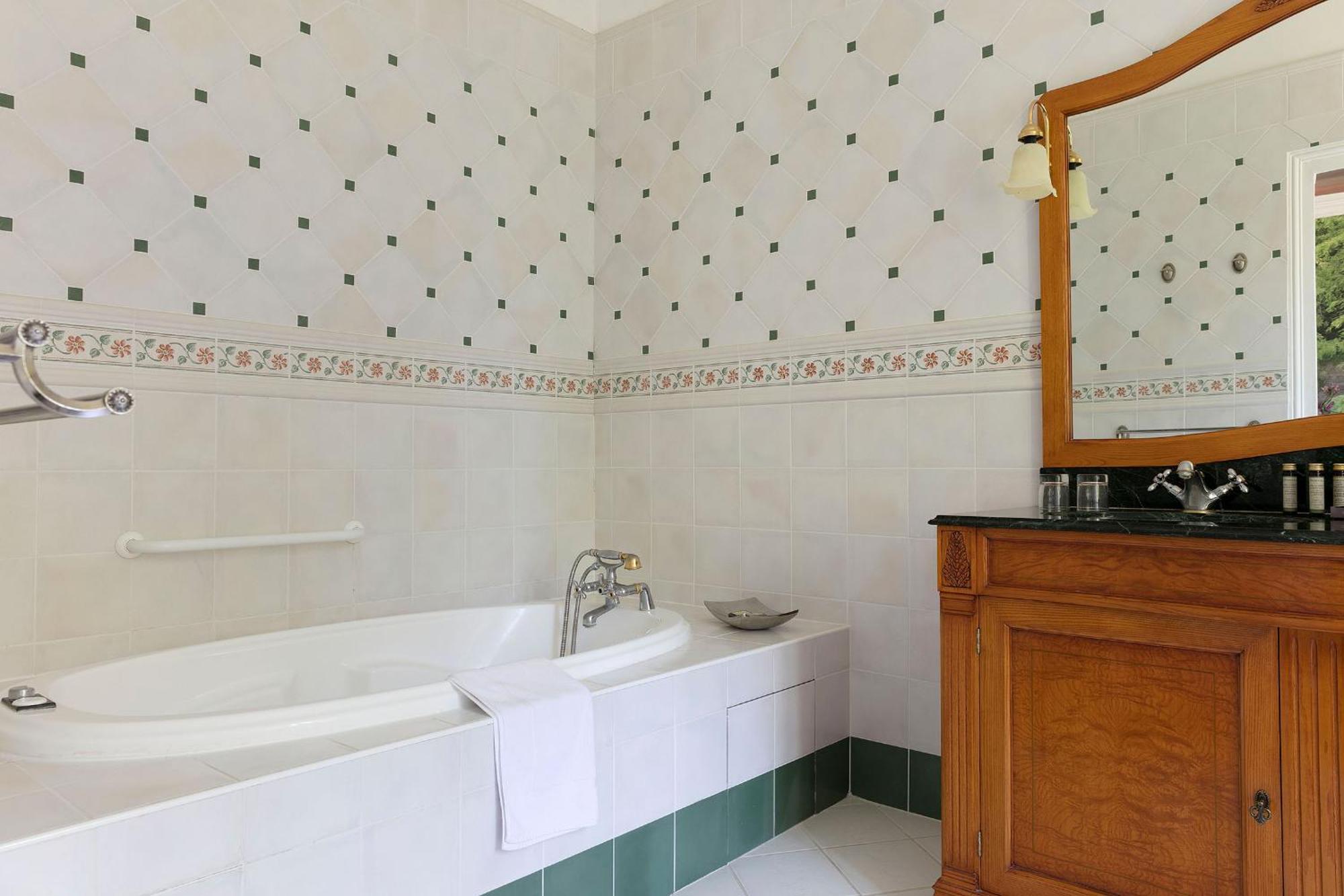 Hostellerie Du Chateau Les Muids La Ferté-Saint-Aubin Esterno foto