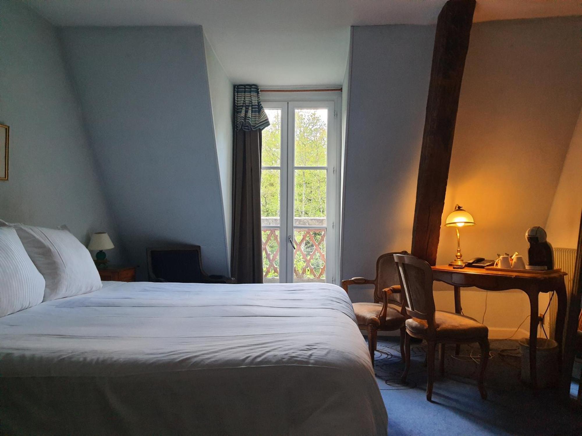Hostellerie Du Chateau Les Muids La Ferté-Saint-Aubin Esterno foto