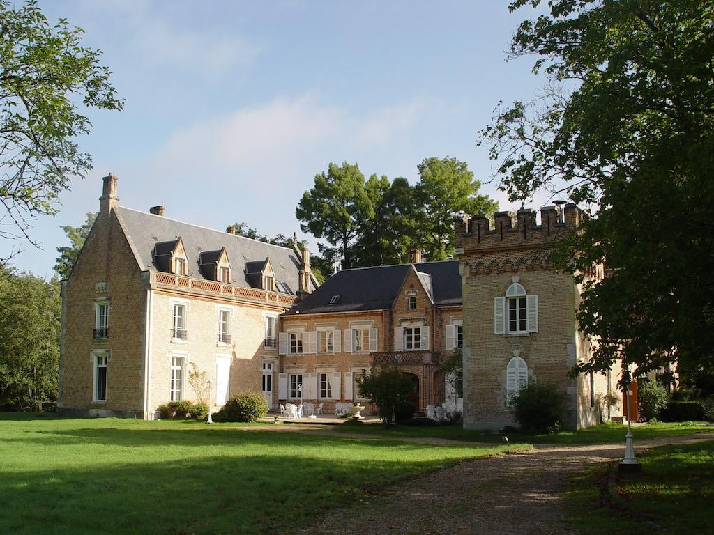 Hostellerie Du Chateau Les Muids La Ferté-Saint-Aubin Esterno foto