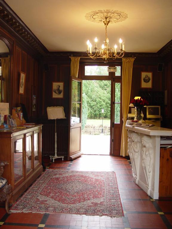 Hostellerie Du Chateau Les Muids La Ferté-Saint-Aubin Esterno foto