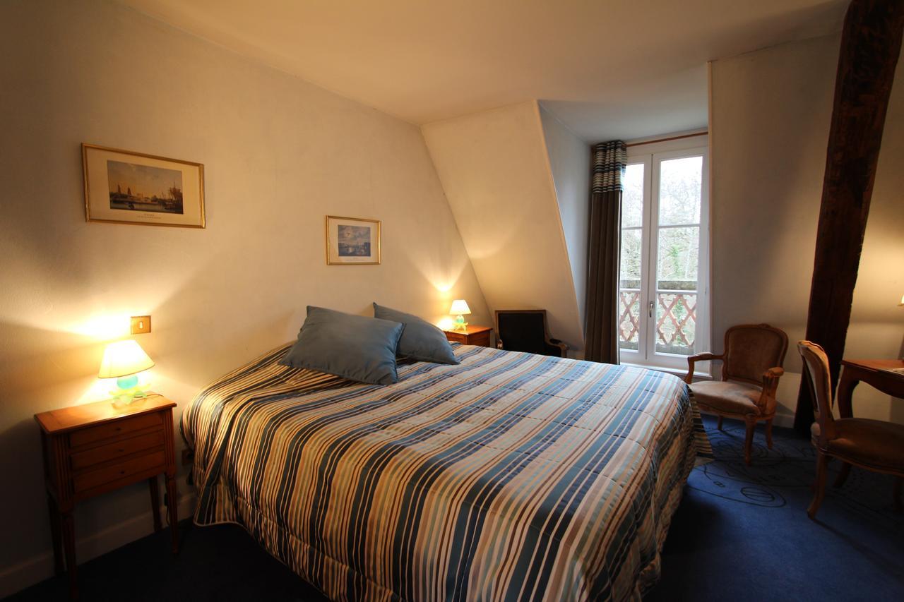 Hostellerie Du Chateau Les Muids La Ferté-Saint-Aubin Esterno foto
