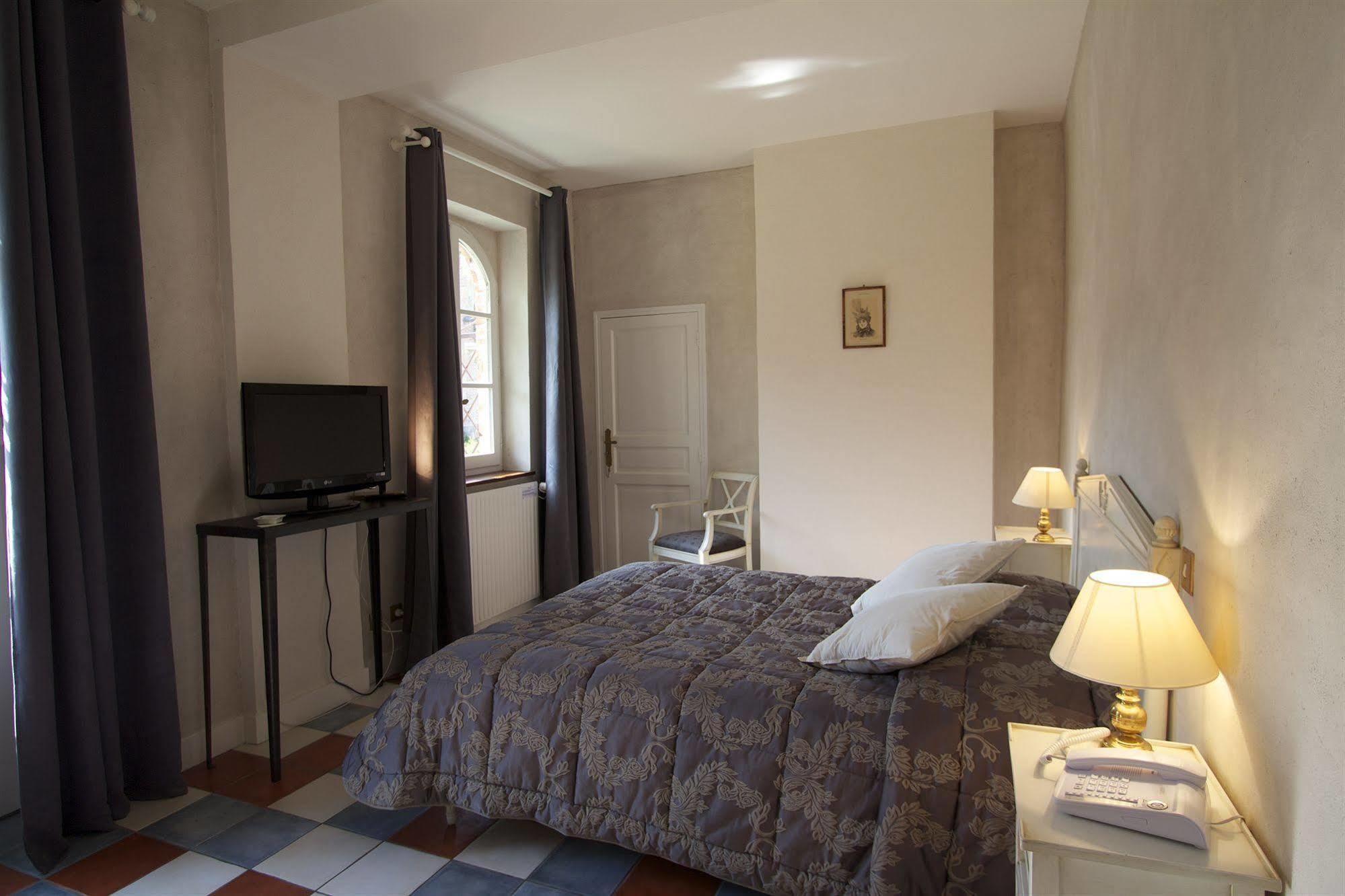 Hostellerie Du Chateau Les Muids La Ferté-Saint-Aubin Esterno foto