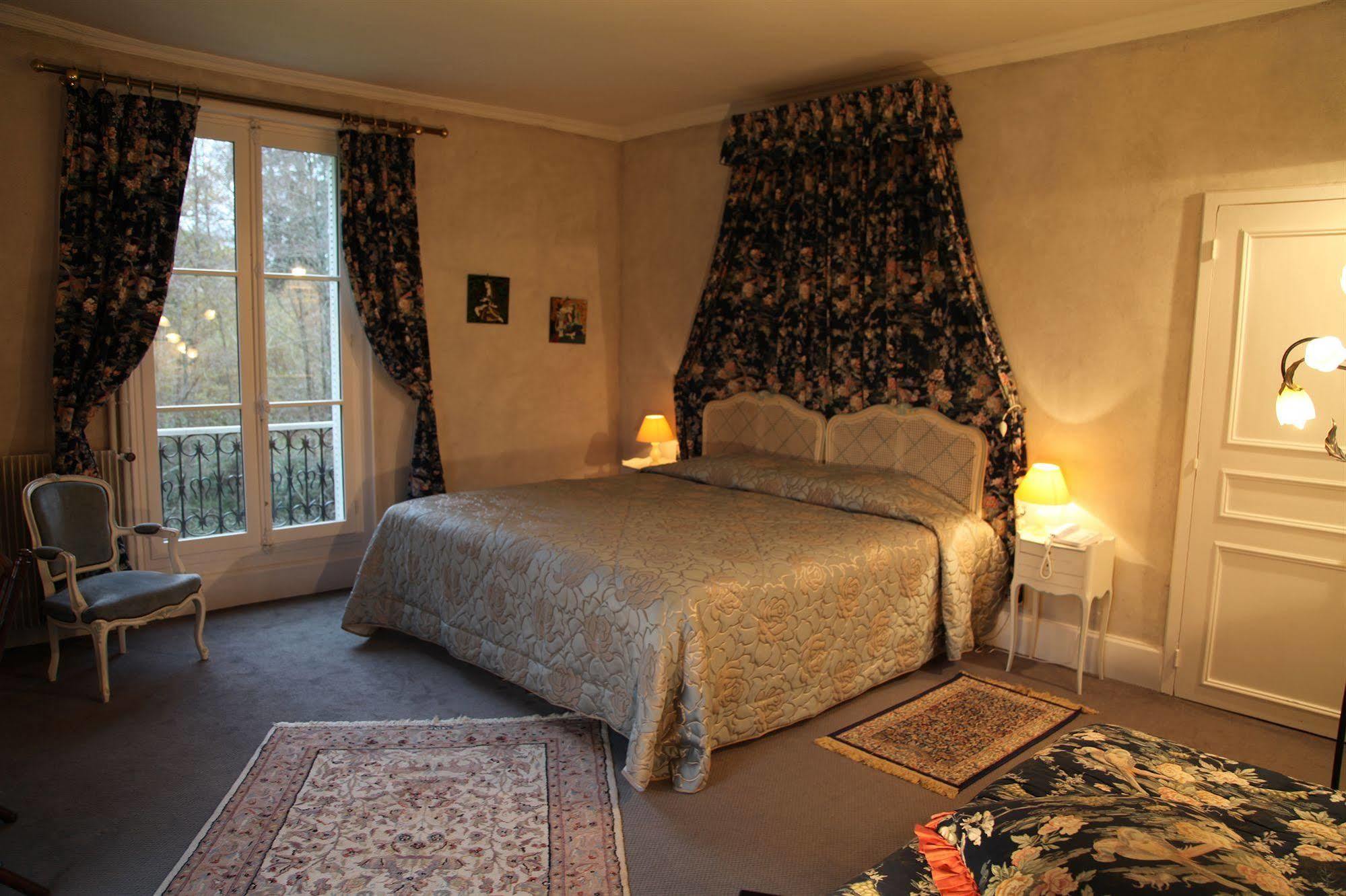 Hostellerie Du Chateau Les Muids La Ferté-Saint-Aubin Esterno foto