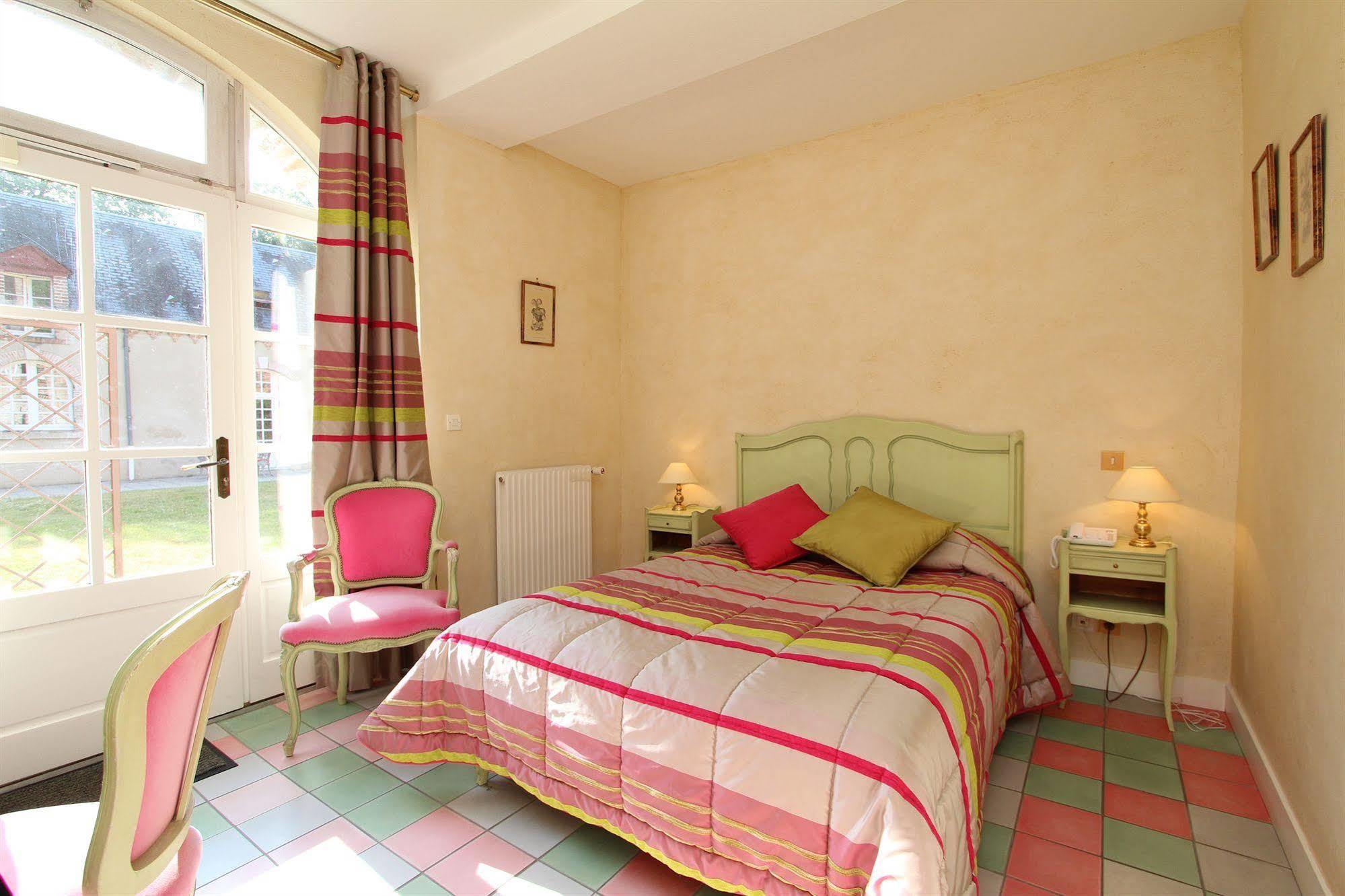 Hostellerie Du Chateau Les Muids La Ferté-Saint-Aubin Esterno foto